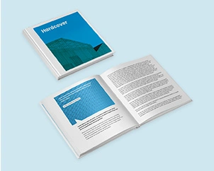 Quadratisches handgefertigtes Buch geschlossen und geöffnet