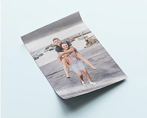 Lying poster with a holiday motif in three-quarter view